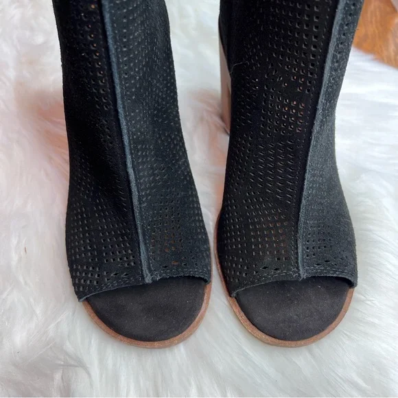 Lucky Brand Vacob perforated suede black ankle bootie 8.5 $140 - Picture 5 of 6